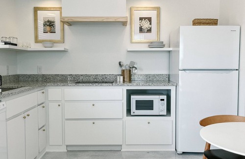Abilene Apartment | Upscale studio with skyline view