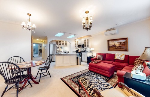 Belfast Apartment | Upscale suite w/ soaking tub & garden patio - in the heart of downtown Belfast