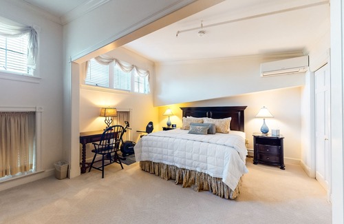 Belfast Apartment | Upscale suite w/ soaking tub & garden patio - in the heart of downtown Belfast