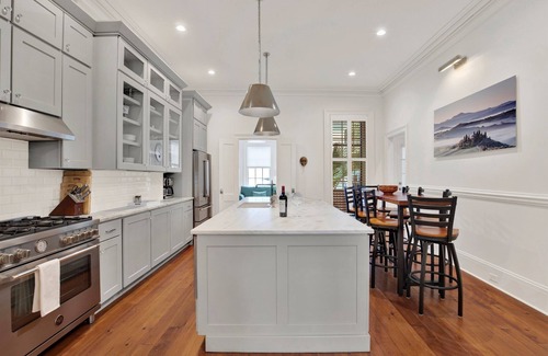 Savannah Victorian District House | Upscale Townhome & Carriage House in Savannah, Steps to Forsyth Park, sleeps 11