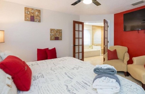 Lindfields Villa | Upscale Well-Appointed Holiday Villa! Private Pool