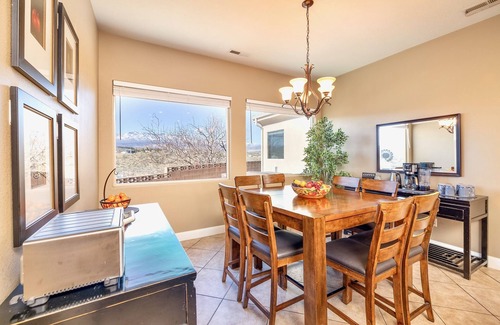 La Verkin House | Upscale with Mtn Views, Hot Tub, 25 Mins to Zion NP