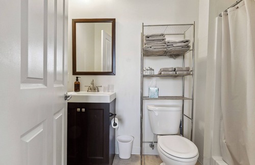 Faubourg Lafayette Apartment | Upstairs at Eric's. 3 room 1 bath.
