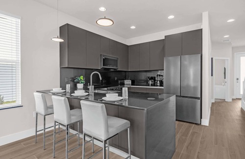 Four Corners House | Upstay: Pristine 4BR Family Getaway w Private Pool