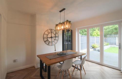 Greasby Apartment | Upton Hidden Garden Retreat