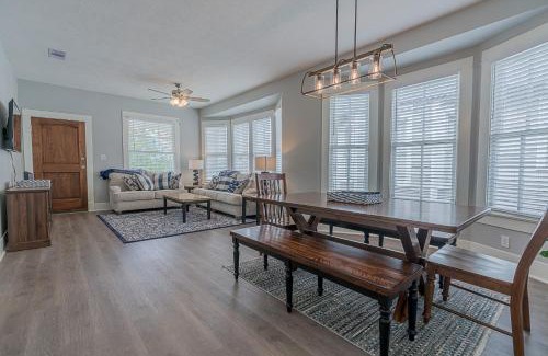 Galveston House | Uptown Cottage Newly Updated Home Near the Strand Galveston Harbor and UTMB