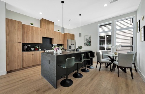 Dallas House | Uptown Escape l Stylish Stay near Downtown Dallas