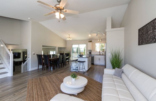 Coeur d'Alene House | 'Uptown Modern' in the beautiful Lake City awaits your arrival!