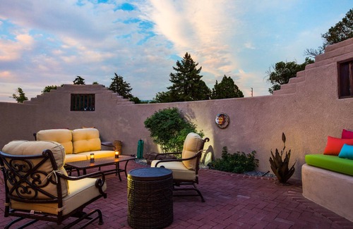 Uptown House | Uptown-No Cleaning Fee-Hot Tub-Putting Green-Firepit-Outdoor Kitchen