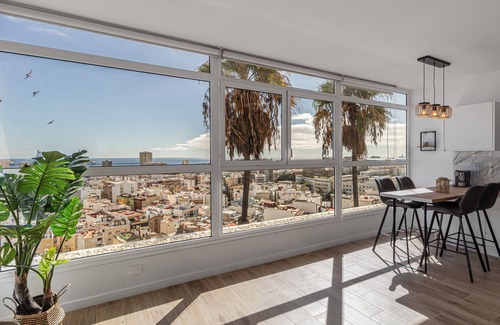 Las Palmas de Gran Canaria Apartment | Urban Elegance View Suite Pool