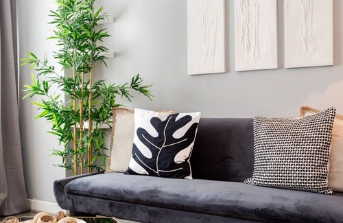 Irlam Apartment | Urban Chic 2-BR Flat Trafford Centre– Free Parking