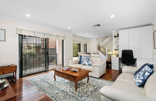 Lane Cove House | Urban Elegance: Luxe 3-Bedroom Home in Lane Cove