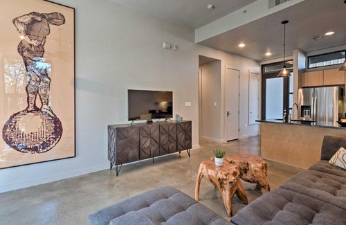 South Lamar Apartment | Urban Escape in SoLA with Private Patio!