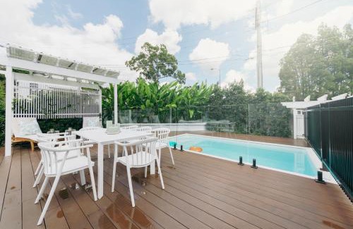 Bardon House | Urban Getaway Bardon Luxe 3 bed 2 bath and pool