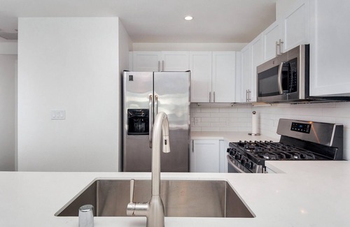 Downtown San Diego Condo | Urban Hi-Tech 2 BR Escape in Little Italy~Near Bay, Gas Lamp & Beaches!