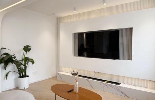 Downtown Shanghai Apartment | Urban Hub French premium Apart-ment Convenient Luxury 3 Bedroom Shanghai