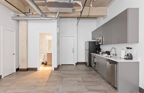 Cedars Apartment | Urban Loft in the City!