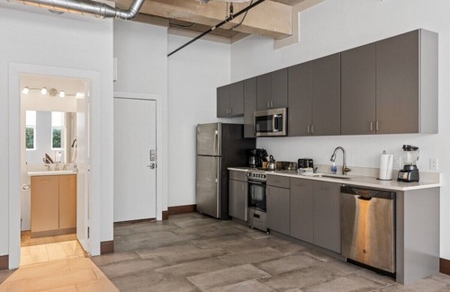 Cedars Apartment | Urban Loft in the City!