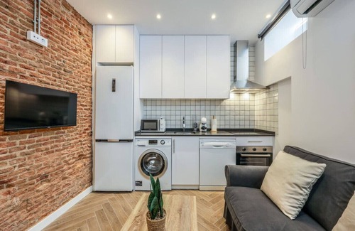 Bellas Vistas Apartment | Urban Tranquility in Madrid - Ideal for Couples
