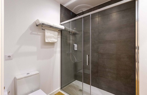 Ourense Hotel | Urbanfive 1A Ourense center 3 rooms with terrace