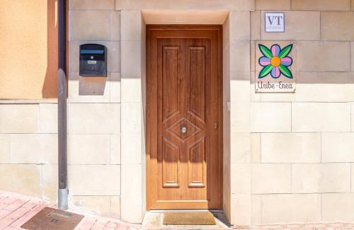 Elciego House | URIBE-ENEA Casa sola con amplio patio en Elciego con visita a bodega, siempre sujeta a disponibilidad