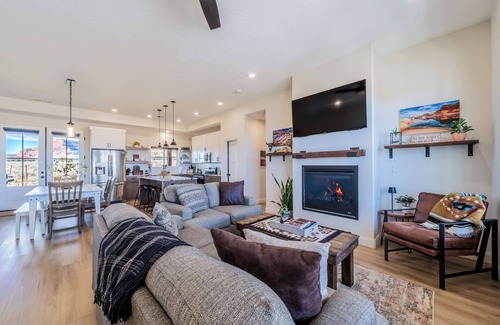 Kanab House | Kanab Getaway Red Mesa Ranch, Near Zion, Stunning Red Rock & Starry Night Views!