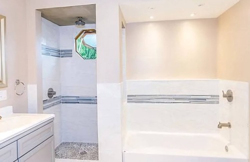 Bairdford House | US OPEN RENTAL- 3 bedroom- 10 mins from Oakmont Country Club