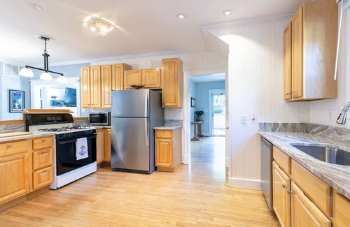 Annapolis House | USNA Home Steps to Stadium Dog-Friendly w Parking