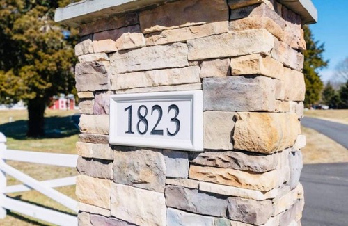 Annapolis House | USNA Stay w/Private Pool, King Beds, Furbabies & CHILD FRIENDLY GEAR