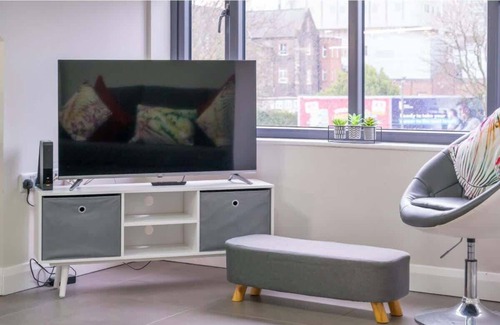Belfast City Centre Apartment | Utility Street - 1-bed Apt + Parking