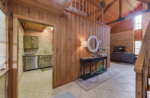 Utopia House | Utopia River Retreat is a secluded paradise nestled along the Sabinal River in the Texas Hill Country.