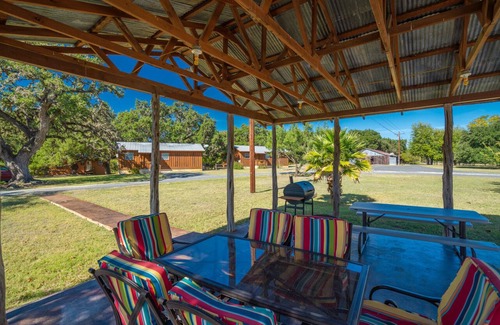 Utopia Cabin | Utopia River Retreat is a secluded paradise nestled along the Sabinal River in the Texas Hill Country.