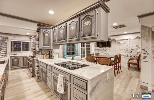 Las Vegas House | UU Newly Well-Lit 8BD/8BA Villa Near Vegas Strip-3.5mi