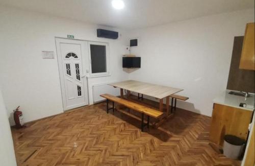 Nisava District Apartment | V U Sobe