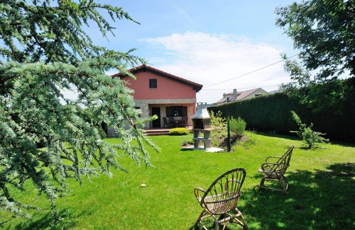 Albuerne Cottage | V. V. El Portiello, rural house with a unique landscape protected from Asturias