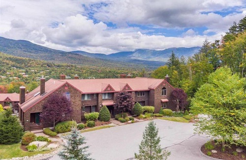 Bethlehem Villa | V3 Gorgeous SKI-IN Mountain View Townhouse with great views in Bretton Woods Fast wifi