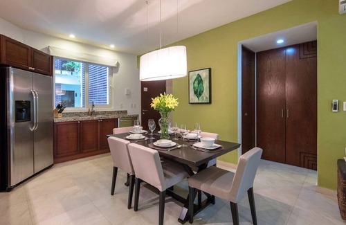 Romantic Zone Condo | V399-Apt 206-CASA TOBY. Modern, QUIET condo in the heart of Zona Romantica
