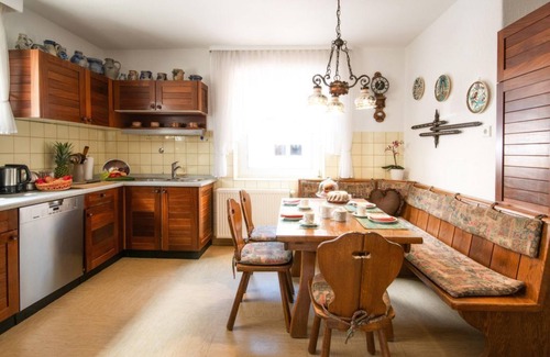 Neustadt-Hambach House | Vacation home Weinstraße 304 - Holiday home under Hambach Castle