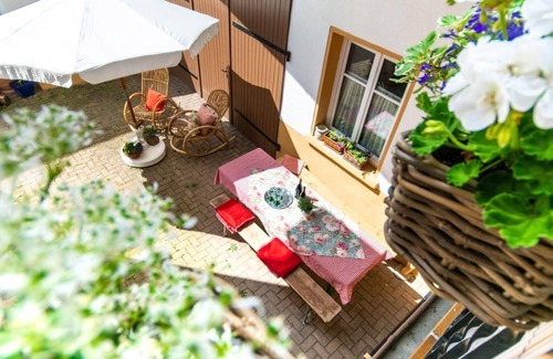 Neustadt-Hambach House | Vacation home Weinstraße 304 - Holiday home under Hambach Castle