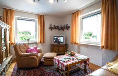 Neustadt-Hambach House | Vacation home Weinstraße 304 - Holiday home under Hambach Castle