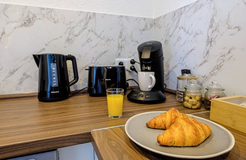 Neustadt an der Weinstrasse Apartment | Vacation apartment with sunny balcony & parking space