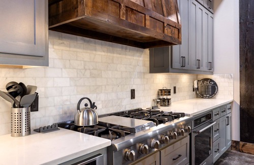 Pickens Cabin | Vacana S&P, Game Area, Fun Slide, Multi-Family Friendly