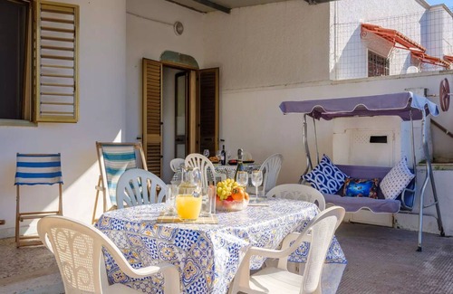 Torre Specchia Ruggeri House | Vacation Home in Torre Specchia Ruggeri with 1 bedrooms sleeps 5