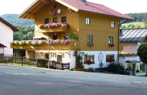 Bayerisch Eisenstein Apartment | Vacation apartment with barbecue facilities and free WLAN