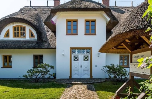 Althagen Apartment | Vacation apartment "Ahrenshooper Landhaus 04"