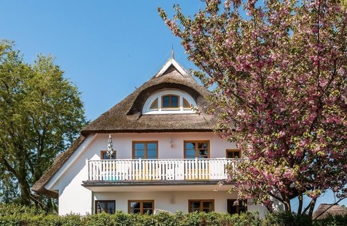 Althagen Apartment | Vacation apartment "Ahrenshooper Landhaus 04"