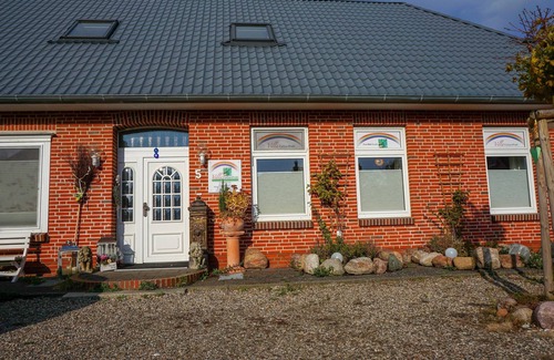 Vitzdorf Apartment | Vacation apartment Villa FarbenFroh with terrace on Fehmarn