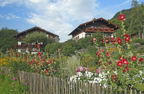 Aschau im Chiemgau Apartment | Vacation apartment III in the adjoining house, 65 sqm with separate bedroom, east-facing balcony