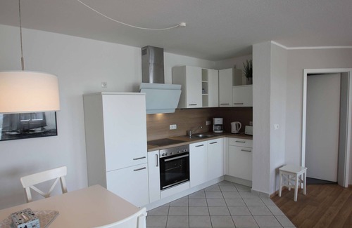 Gohren Apartment | Vacation apartment in a central location and with balcony - Haus Strandeck FeWo 14