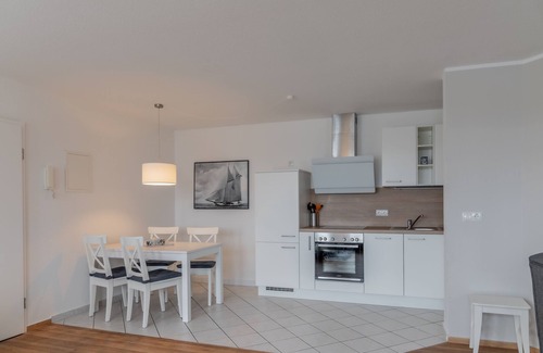 Gohren Apartment | Vacation apartment in a central location and with balcony - Haus Strandeck FeWo 14
